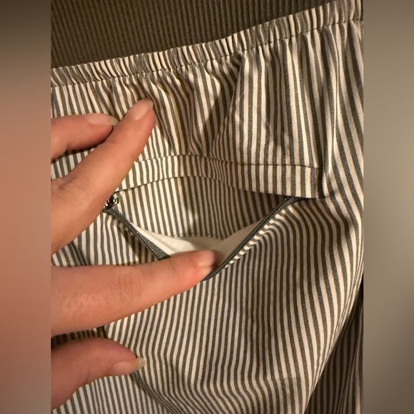 Athleta Brooklyn Textured Ankle Pant Size 6 vertical stripes white gray - Picture 10 of 14